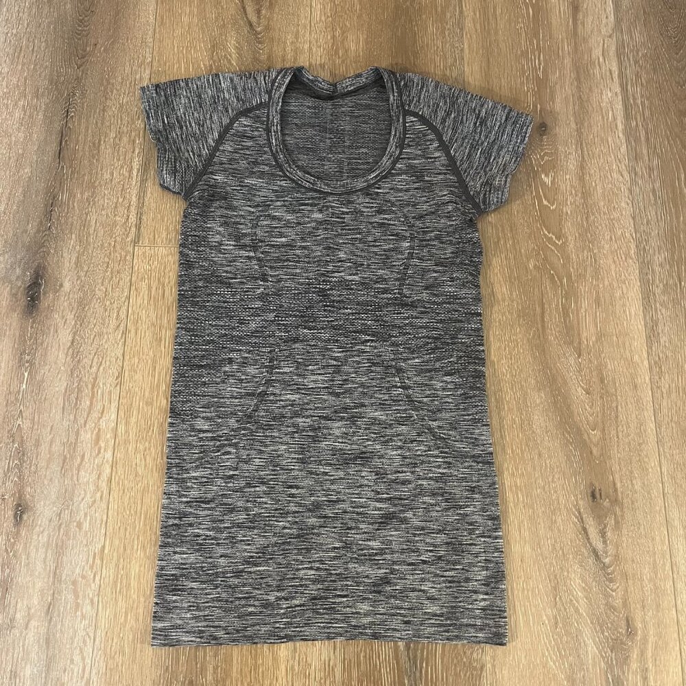 LULULEMON Swiftly Tech Short-Sleeve Shirt - Size 4 - Heathered Grey